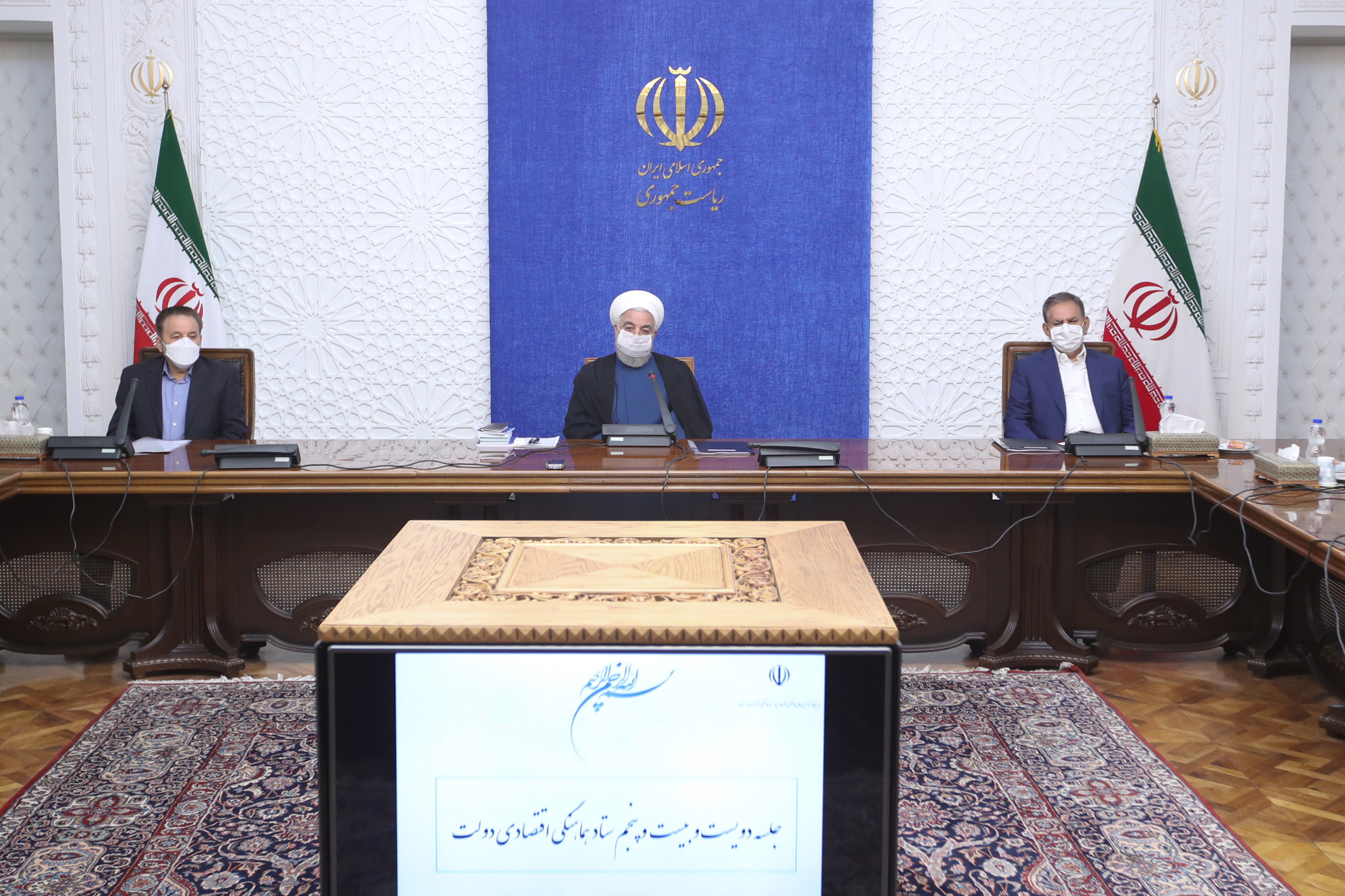 انجام توسعه اقتصادی مناطق آزاد با تشویق و ایجاد امنیت اقتصادی برای بخش خصوصی 