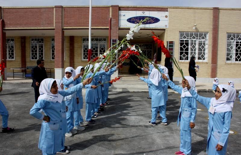 به ازای هرشعبه بانک گردشگری، یک مدرسه می سازیم