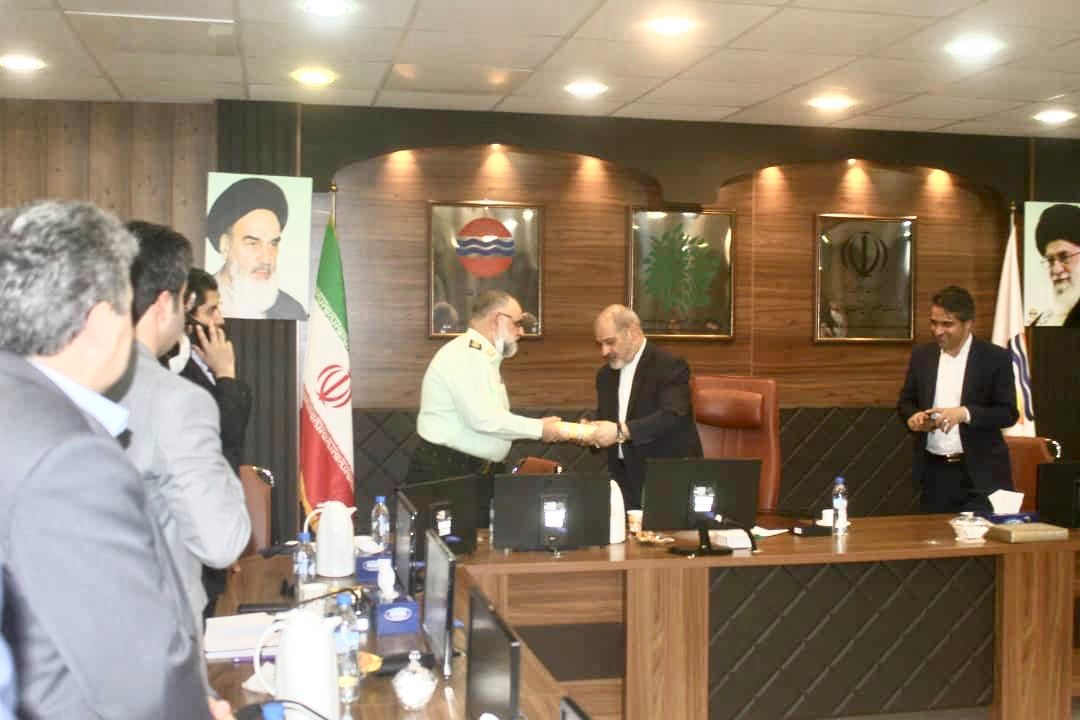 فرمانده انتظامی استان هرمزگان از مدیرعامل سازمان منطقه آزاد قشم تقدیر کرد