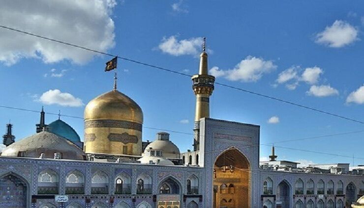 برخی مردم در اطراف حرم رضوی سال را نو کردند