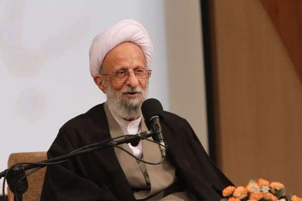 نماینده آیت‌الله مصباح‌یزدی برای ثبت‌نام به حوزه انتخابه مشهد مراجعه کرد
