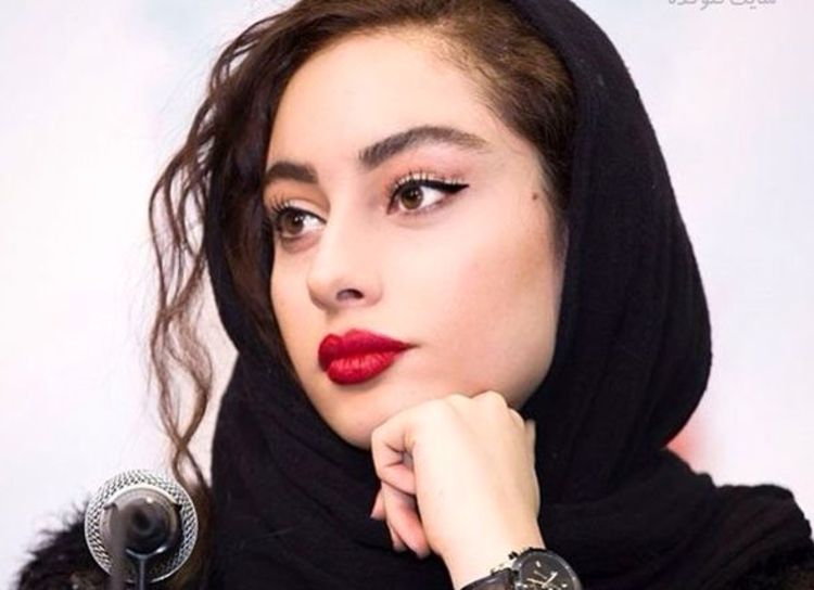 عکس جنجالی ترلان پروانه با مادرش | مادر جوان تر از دختر است 
