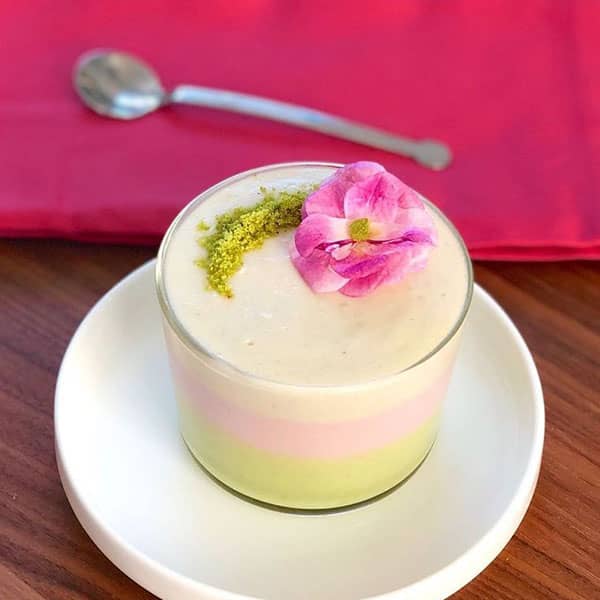 طرز تهیه فرنی با نشاسته ذرت و شیر با خامه با دستور ویژه و راحت