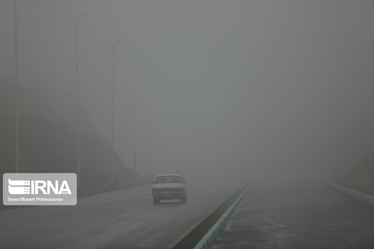 جاده‌های لرستان مه‌آلود است 
