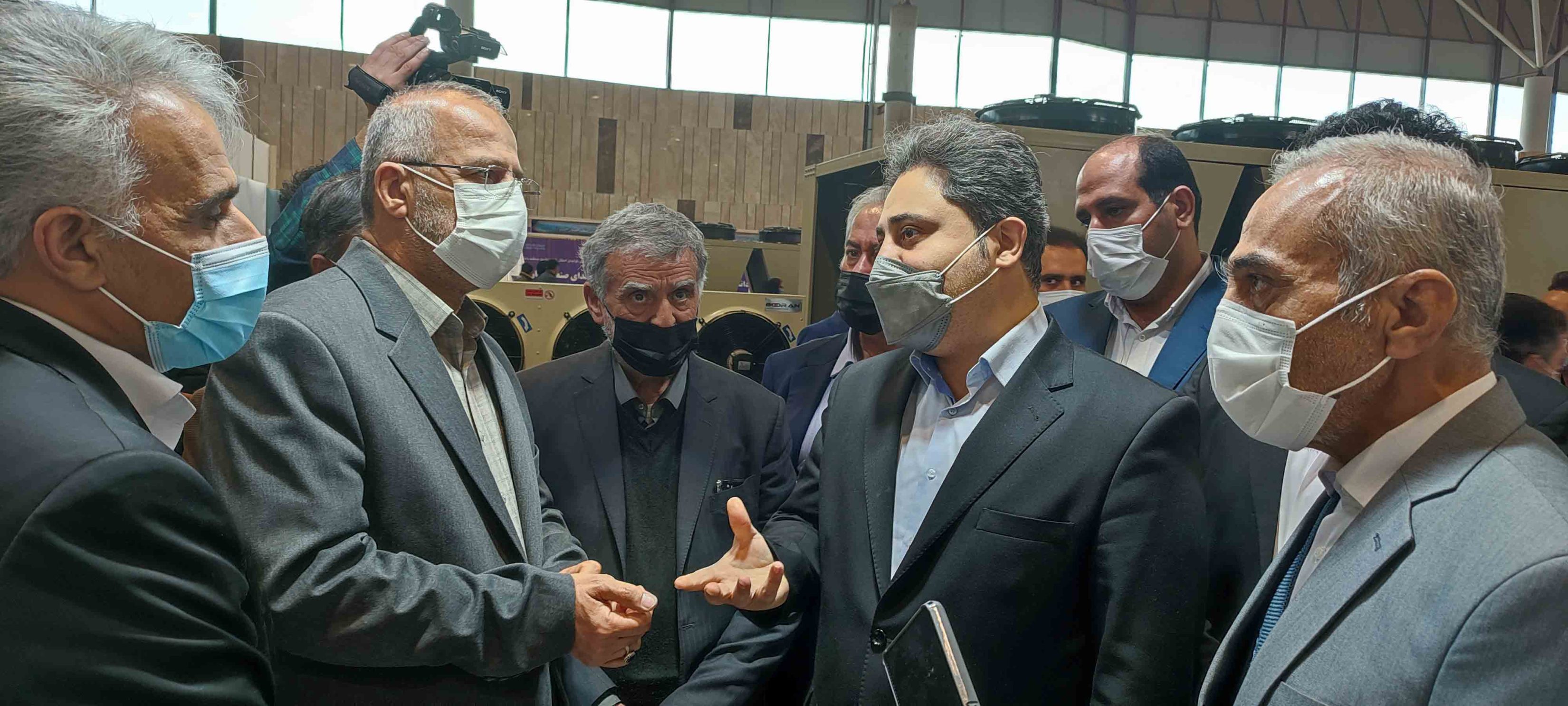 بازدید سردار سید محمد تقی شاهچراغی از غرفه صنعت ورق آرین پاژ 