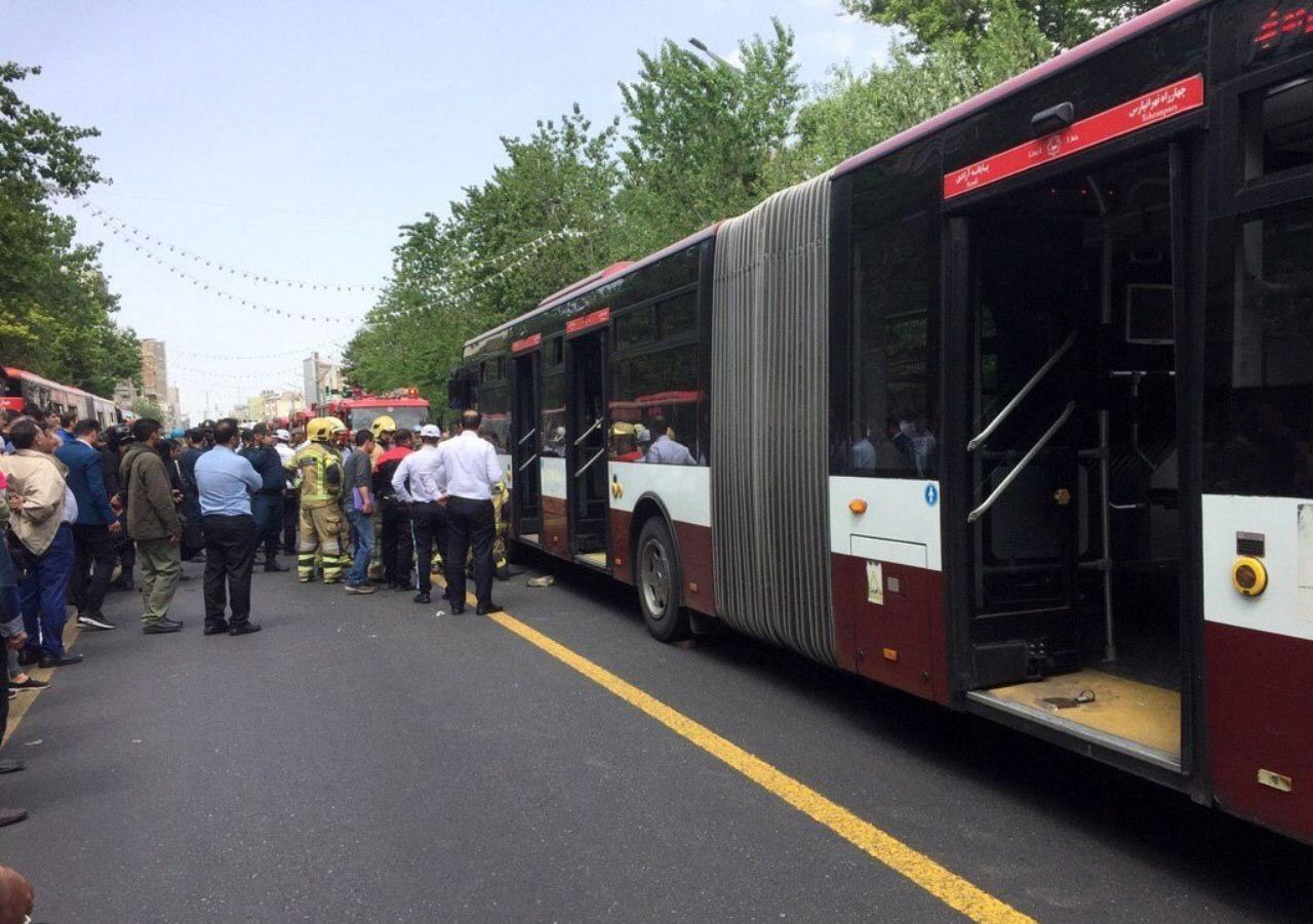تصادف وحشتناک و مرگبار موتور سیکلت با BRT حادثه ساز شد + عکس 