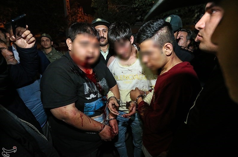 حمله خونین به ۷ نفر و خسارت به ۹ خودرو توسط اوباش + عکس
