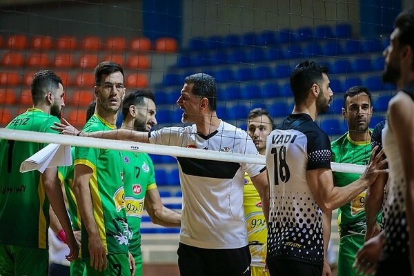 اتفاقات وحشتناک در استادیوم فوتبال به والیبال رسید!
