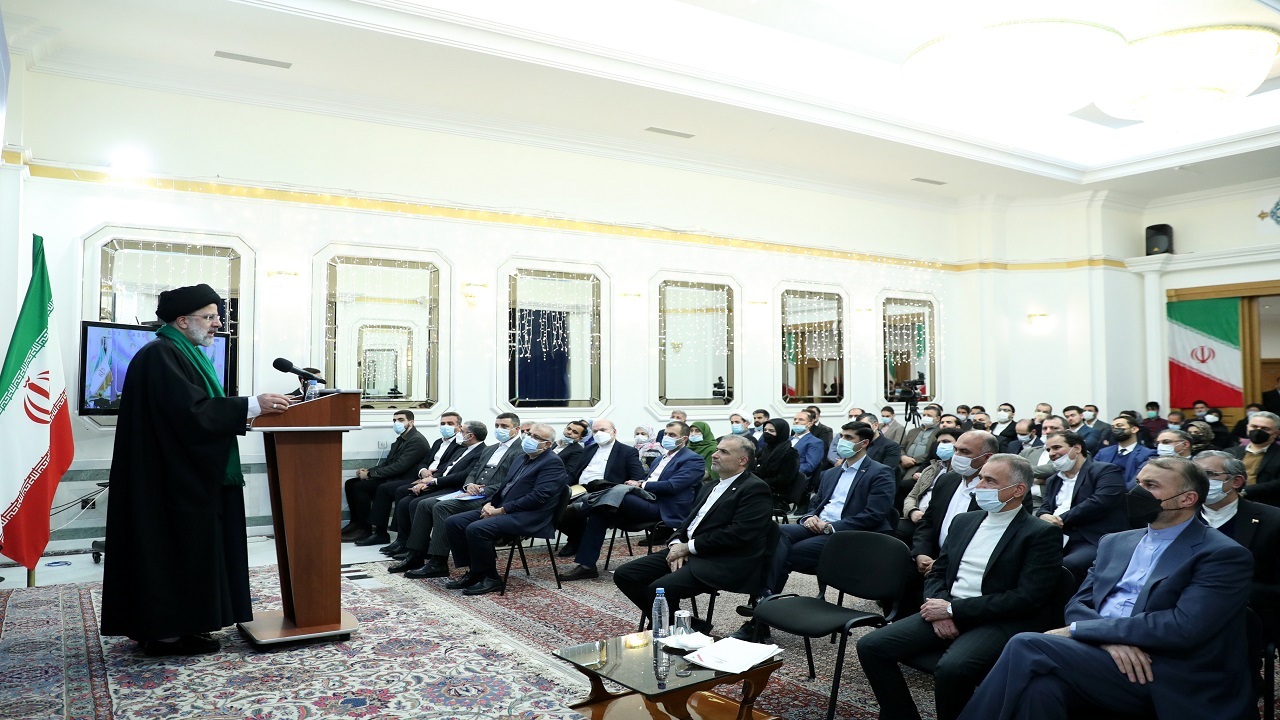 رئیس‌جمهور: رفت و آمد برای ایرانیان خارج از کشور تسهیل شود
