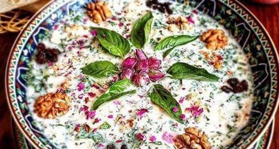 طرز تهیه آب دوغ خیار تبریزی اصل با خامه 