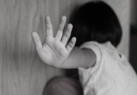 آزار جنسی سه دختر بچه توسط زن همسایه+جزئیات
