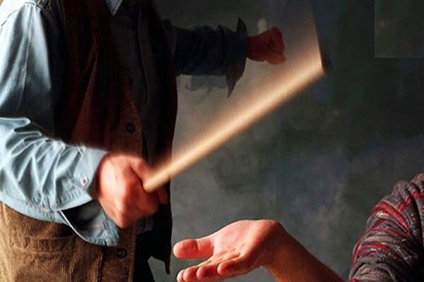 عامل ضرب و شتم دانش‌آموز تبریزی اخراج شد