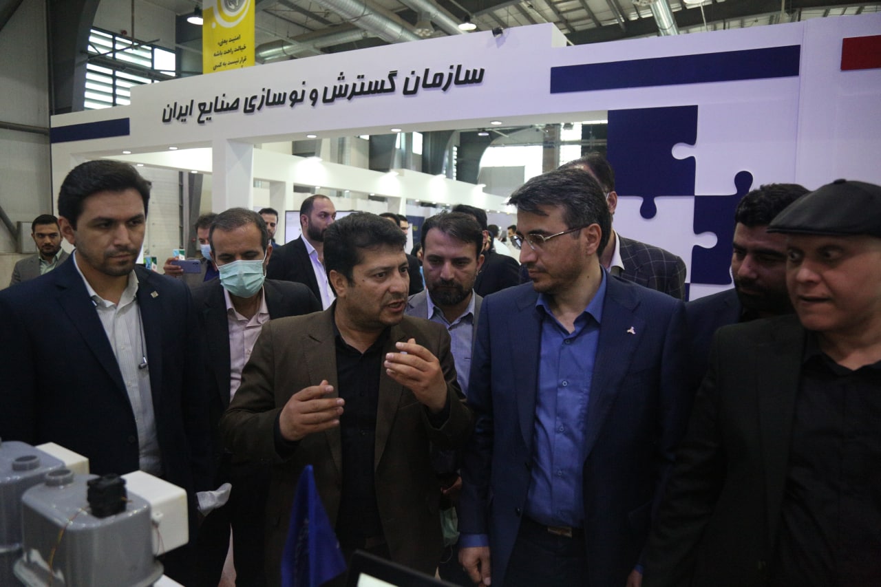  بازدید معاون وزیر صمت و رئیس هیئت عامل ایدرو از نخستین نمایشگاه کسب و کار ایران