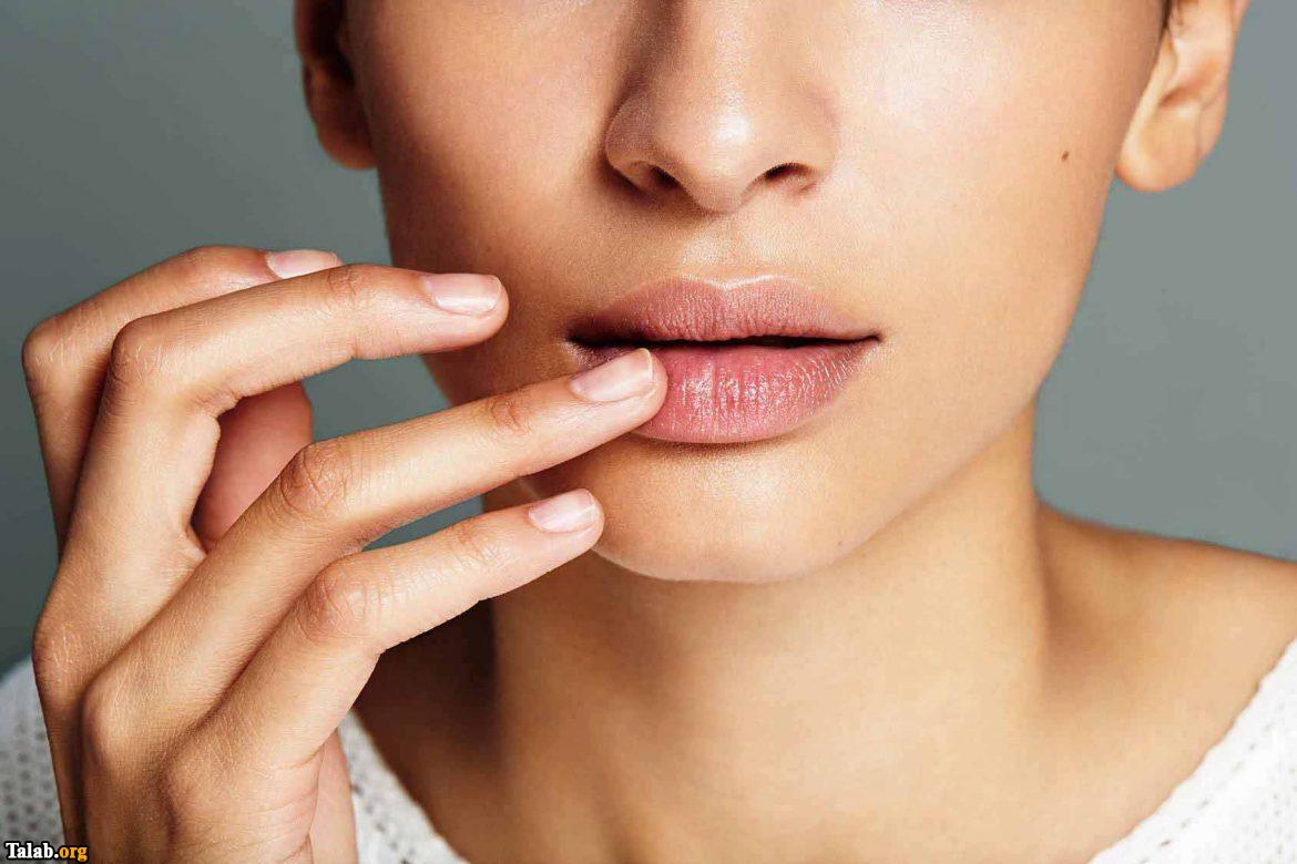 پوست های لب را چگونه لایه برداری کنیم؟