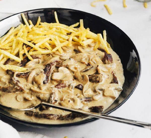 آموزش و طرز تهیه بیف استراگانف خوشمزه و لذیذ