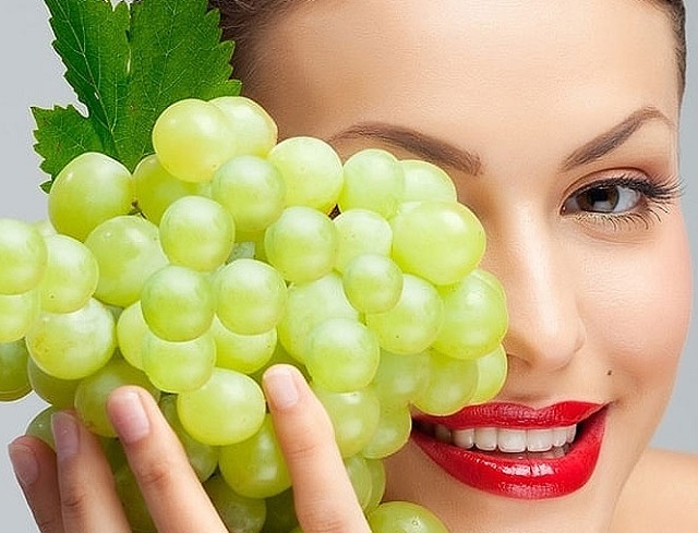 صورت شماهم دچار چین و چروک شده است ؟ | با دو ماسک خانگی انگور از شر چین و چروک پوست خلاص شوید