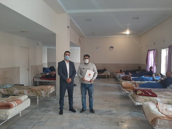 اهدا اقلام بهداشتی به موسسه ماژین مهر هشتگرد توسط بیمه "ما"
