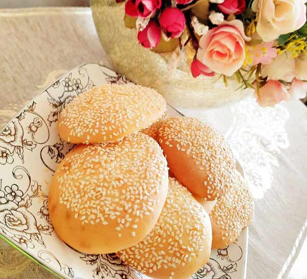 طرز تهیه کلوچه کنجدی تابه ای ساده و خوشمزه و نرم با پف زیاد بدون همزن