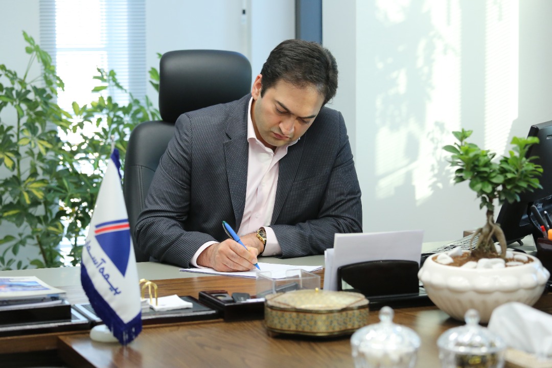 «یزدان دوست» جزئیات انتخاب کارکنان شایسته صنعت بیمه را تشریح کرد
