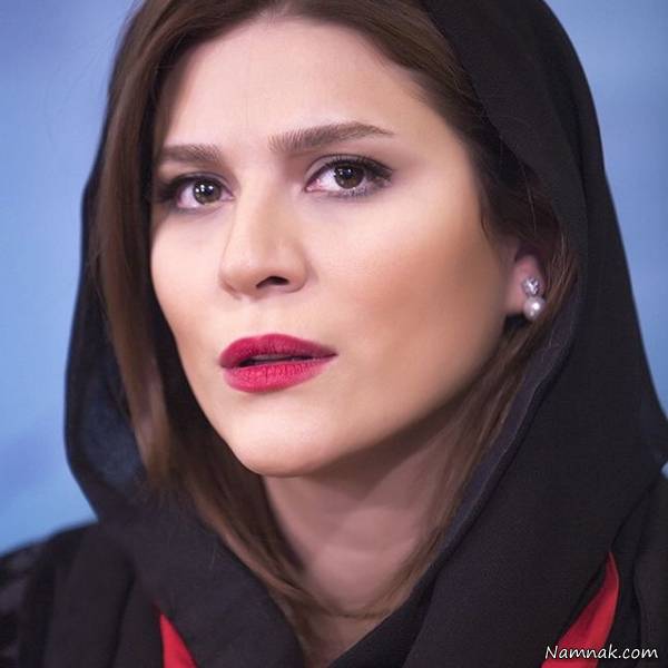 گریه زاری سحر دولتشاهی در مراسم ختم عزت الله مهرآوران | عکسهای سحر دولتشاهی