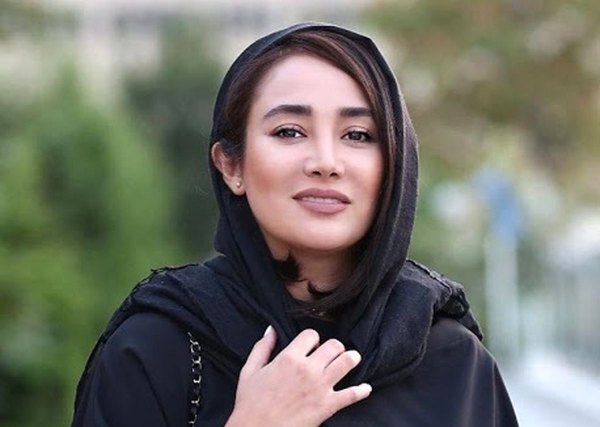 بهاره افشاری با یک تیپ سفید پیداش شد | بهاره افشاری روز به روز جوان تر میشود 