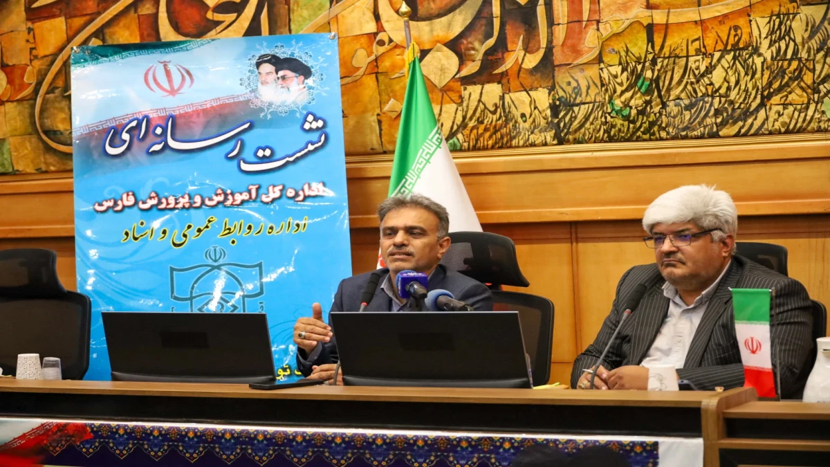 دانش آموزان فارسی اول مهر بدون کیف به مدرسه می روند