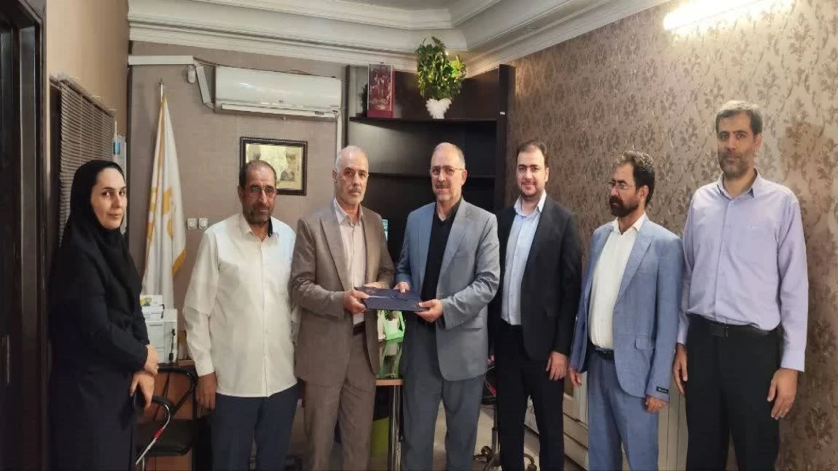 قرارداد بیمه اکمل بازنشستگان آموزش و پرورش استان قم با آتیه سازان حافظ