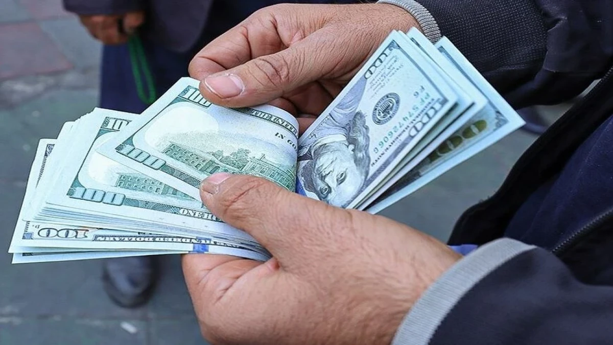 قیمت دلار الان چقدر است؟ | اختلاف چشمگیر خرید و فروش دلار + جدول قیمت ارز