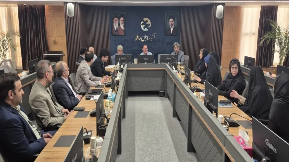 نشست صمیمانه دکتر ادیانی با کارکنان شرکت آتیه سازان حافظ برگزار شد