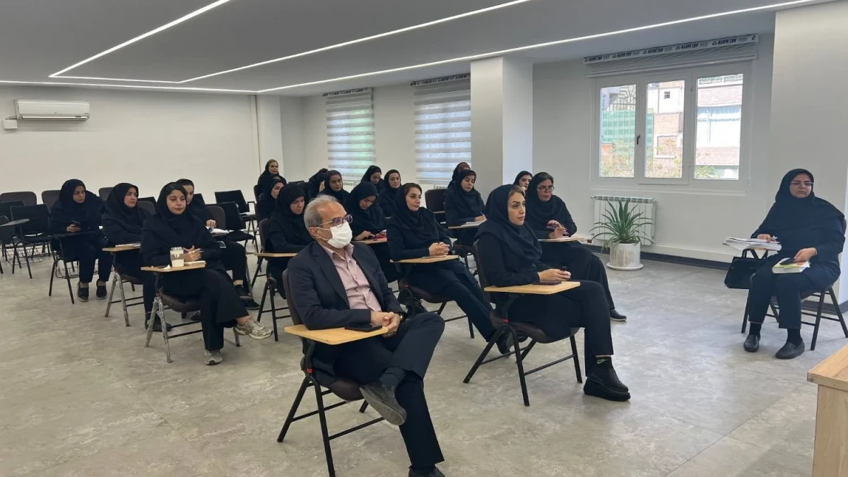 برگزاری مستمر جلسات هم اندیشی و باز آموزی حوزه اسناد پزشکی در شعبه تهران مرکز آتیه‌سازان حافظ