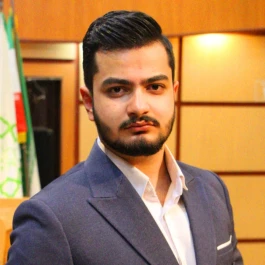 نیما هاشمی کارگردان : بازیگران سینما با تیاتر قهر نکردند
