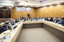 بررسی چالش‌های واگذاری و تشریح برنامه‌های بازسازی صنایع آسیب‌دیده در نشست هم‌اندیشی مجمع عمومی ایدرو